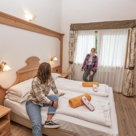Wellness Hotel Lupo Bianco Canazei Eksteriør billede