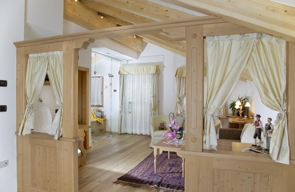 Wellness Hotel Lupo Bianco Canazei Eksteriør billede