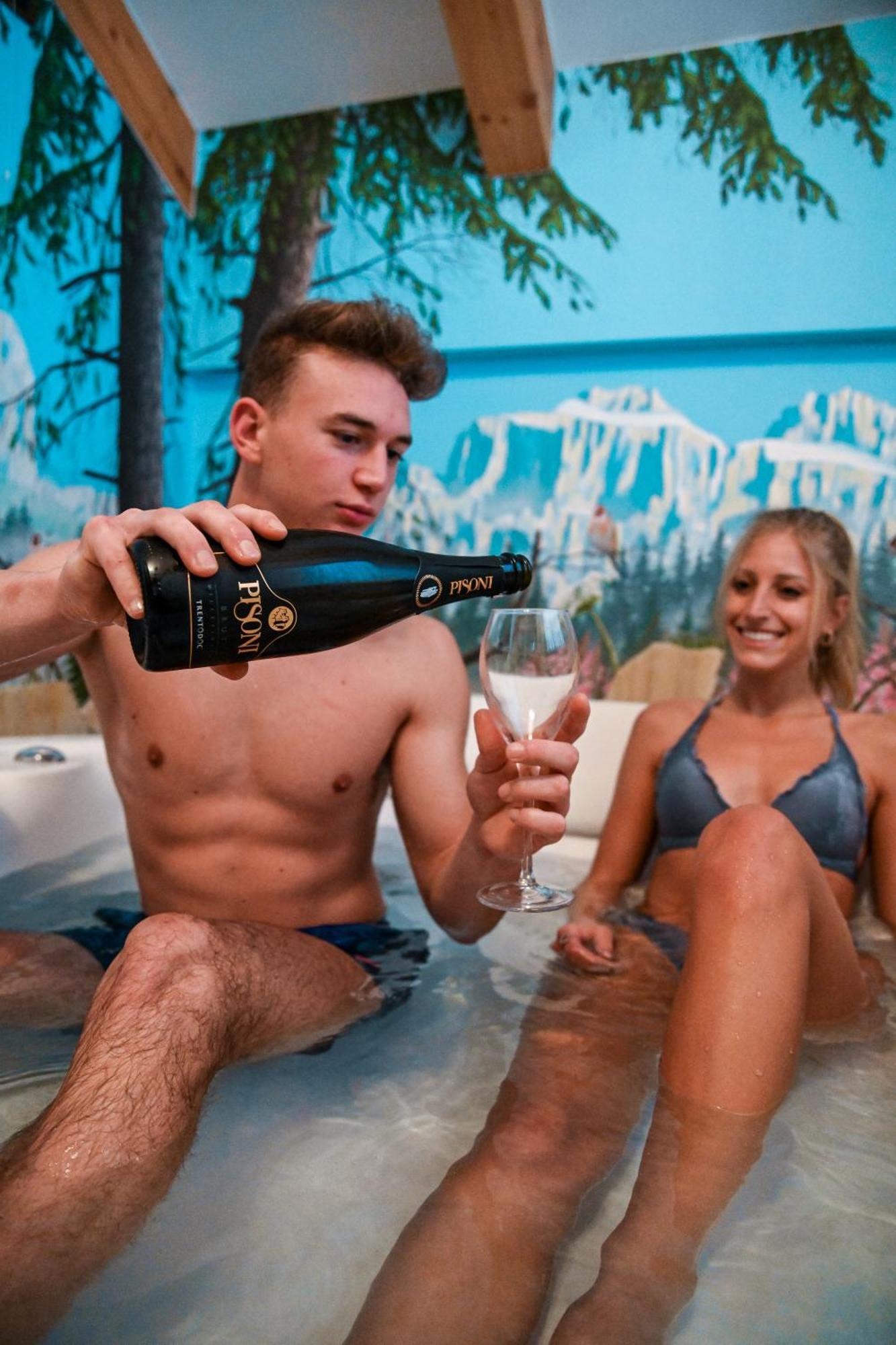 Wellness Hotel Lupo Bianco Canazei Eksteriør billede