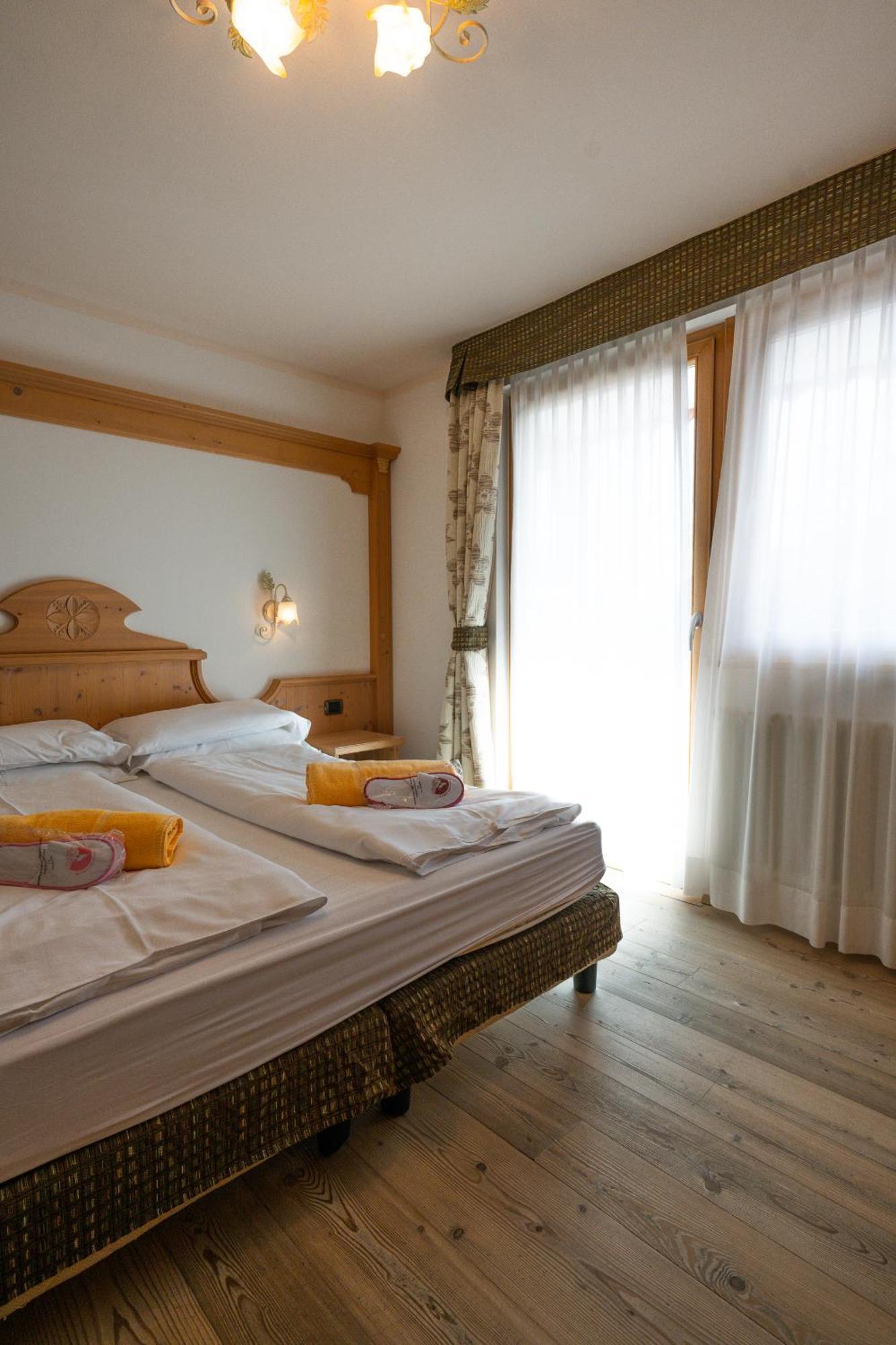 Wellness Hotel Lupo Bianco Canazei Eksteriør billede