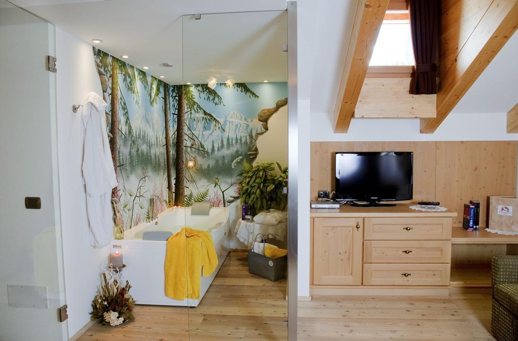 Wellness Hotel Lupo Bianco Canazei Værelse billede
